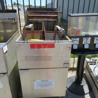 One Serv Ware 70lb Natural Gas Deep Fryer With 2 Baskets On Casters. Model# SGF-70N. 21X30X45. $1704.00