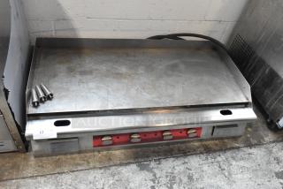 Avantco 177EG48N Stainless Steel Commercial Countertop Electric Powered Flat Top Griddle w/ Thermostatic Controls. 208/240 Volts, 1 Phase.