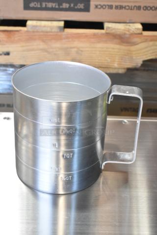 3 BRAND NEW SCRATCH AND DENT! Choice 4072QTALMCS 2 Qt. Aluminum Measuring Cup with Handle. 3 Times Your Bid!