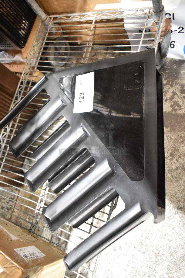 BRAND NEW SCRATCH AND DENT! Choice 176CTO4VBK Black 4-Section Slanted Countertop Cup and Lid Organizer - Image 3 of 6