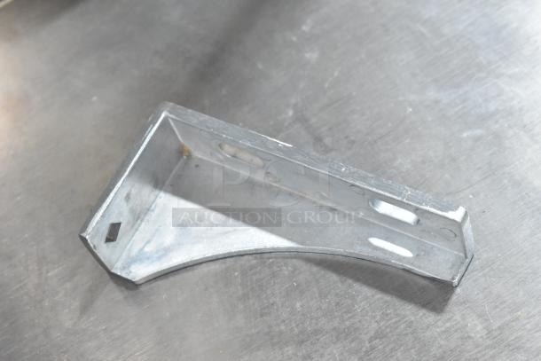 5 BRAND NEW SCRATCH AND DENT! Items Including 3 Avantco 360CPT608910 13" x 1 5/8" Divider Bar for CPT-60-HC Countertop Prep Rails, 178HINGCFDTL Hinge Bracket, 178HINGCFDBL Hinge Bracket. 5 Times Your Bid! - Image 6 of 10