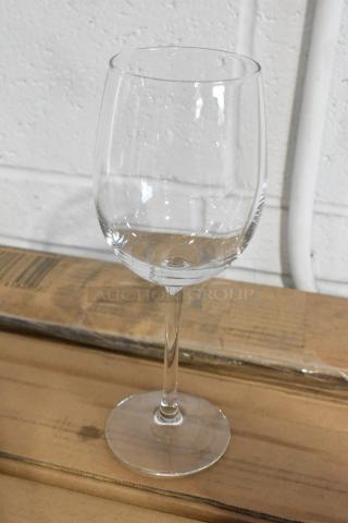 BRAND NEW SCRATCH AND DENT! Box of 8 5535316 Acopa Select Flora 16 oz. Customizable Wine Glass