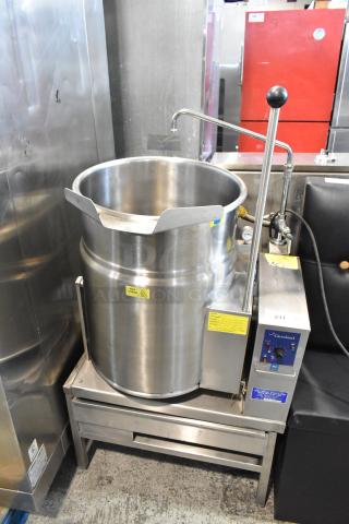 Cleveland KGT-12-T Stainless Steel Commercial Natural Gas Powered 12 Gallon Steam Tilting Kettle. 53,000 BTU.