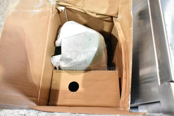 BRAND NEW SCRATCH AND DENT! Bissell Commercial Bagless Vacuum - Image 3 of 4