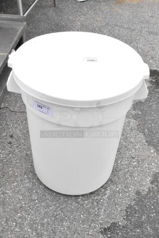 BRAND NEW SCRATCH AND DENT! Baker's Mark White Poly Ingredient Bin w/ 176IBRLID32W 32 Gallon / 510 Cup White Round Ingredient Bin Lid