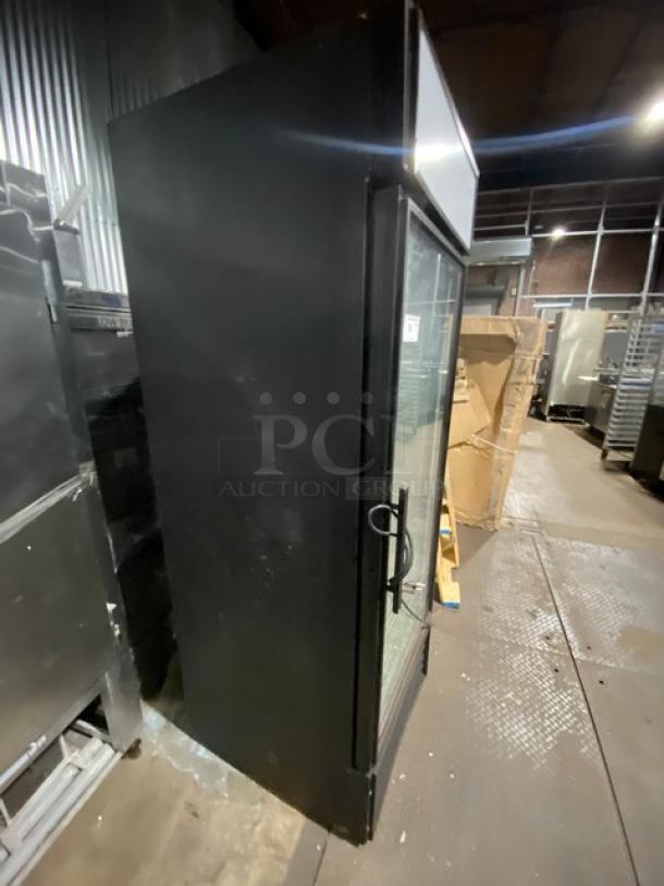 True Commercial Black Powder Coated Single Glass Door Reach In Merchandiser Refrigerator! With Poly Coated Wire Rack! Model: GDM-23-RC SN: 1-4201047! 115V 1 Phase! - Image 2 of 8