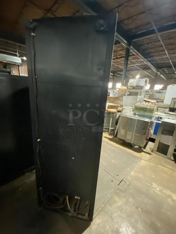 True Commercial Black Powder Coated Single Glass Door Reach In Merchandiser Refrigerator! With Poly Coated Wire Rack! Model: GDM-23-RC SN: 1-4201047! 115V 1 Phase! - Image 4 of 8