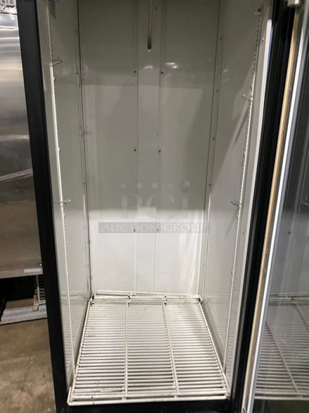 True Commercial Black Powder Coated Single Glass Door Reach In Merchandiser Refrigerator! With Poly Coated Wire Rack! Model: GDM-23-RC SN: 1-4201047! 115V 1 Phase! - Image 5 of 8