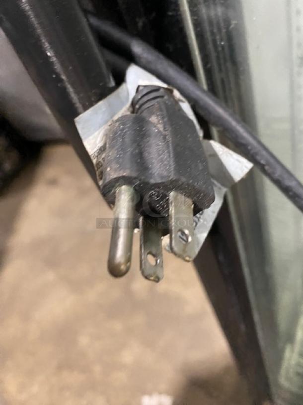 True Commercial Black Powder Coated Single Glass Door Reach In Merchandiser Refrigerator! With Poly Coated Wire Rack! Model: GDM-23-RC SN: 1-4201047! 115V 1 Phase! - Image 8 of 8