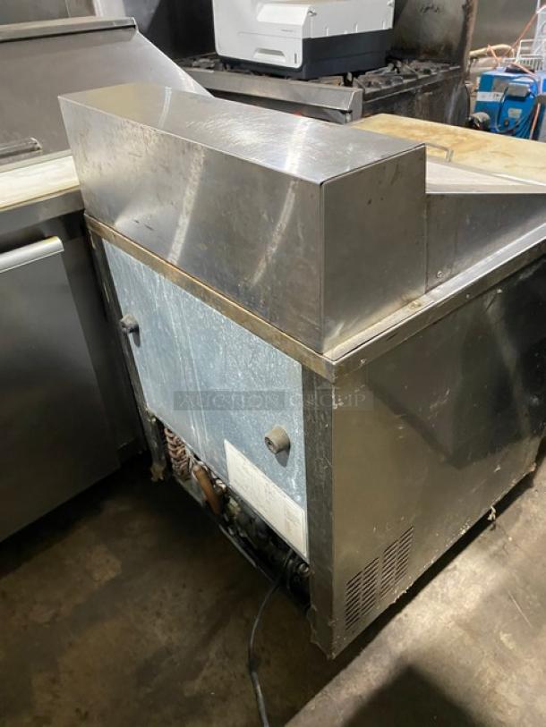 Everest Commercial Stainless Steel Single Door Refrigerated Bain Marie Style Mega Top Salad/Sandwich Prep Table! With Removable Cutting Board! With Poly Coated Wire Rack! Model: EPBR1 SN: EPBR110070008! 115V 1 Phase! On Casters! - Image 6 of 8