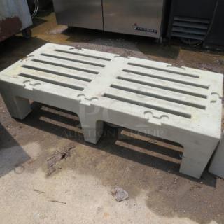 One Cambro Poly Dunnage Rack. #DF480. 48X21X12