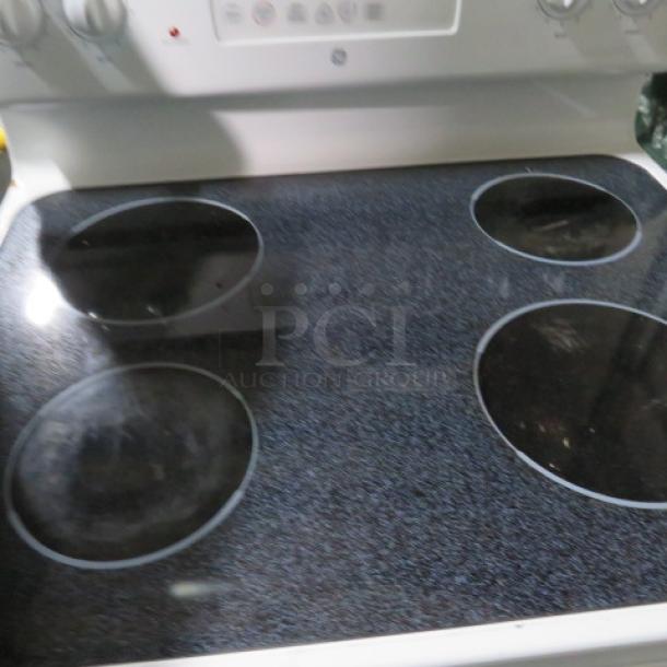 One WORKING  GE Electric  Flat Top Household Range. 30X28X48 - Image 2 of 3