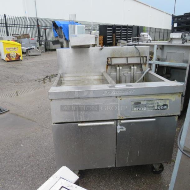 One Frymaster Large Capacity Electric Fryer With Hold Station With Heat Lamp On Casters.  480 Volt. Model# EH1721SE. 40X34X51 - Image 1 of 3