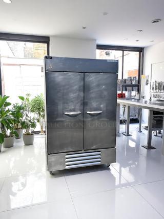 Excellent Condition Two-Door Commercial Refrigerator – Beverage-Air HBR49-1-AVA-006 – 115V – Fully Tested & Working!