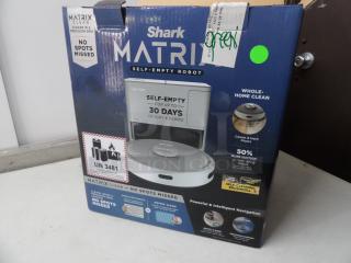 Shark Matrix Robot Vacuum, Self emptying, runs for 30 days. self-empties.
brand new in box!!