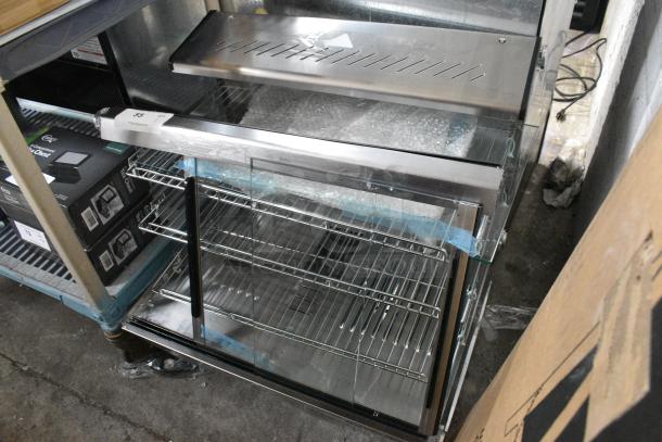 BRAND NEW SCRATCH AND DENT! ServIt 423HDM26SA HDM-26 26" Self / Full Service 3 Shelf Countertop Heated Display Case with Sliding Doors. See Pictures for Broken Glass. 120 Volts, 1 Phase. Cannot Test Due To Damaged Plug - Image 3 of 10