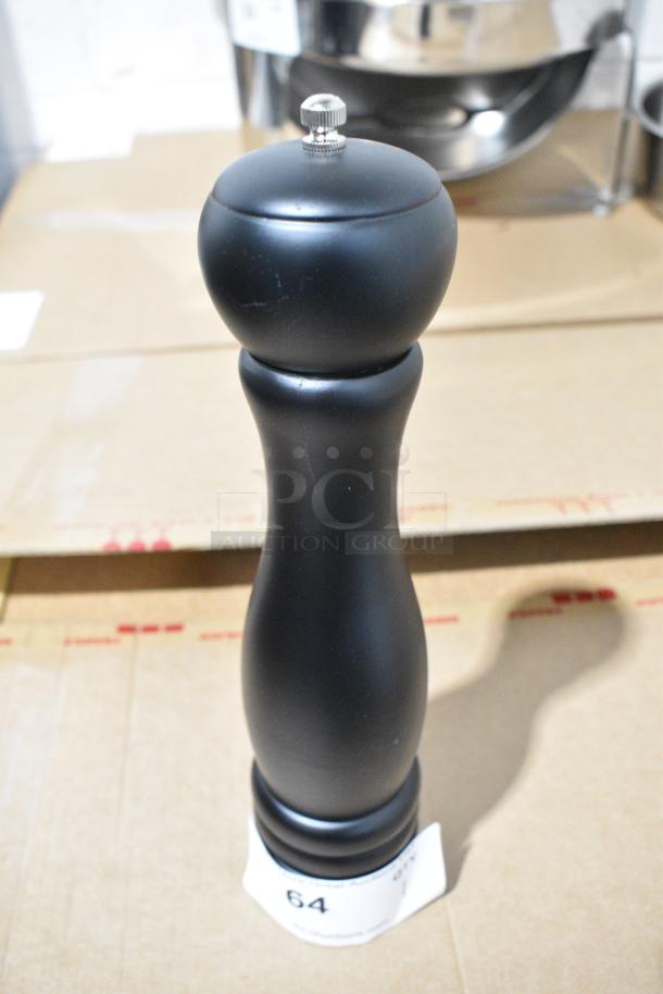 BRAND NEW SCRATCH AND DENT! Salt/Pepper Grinder - Image 1 of 3