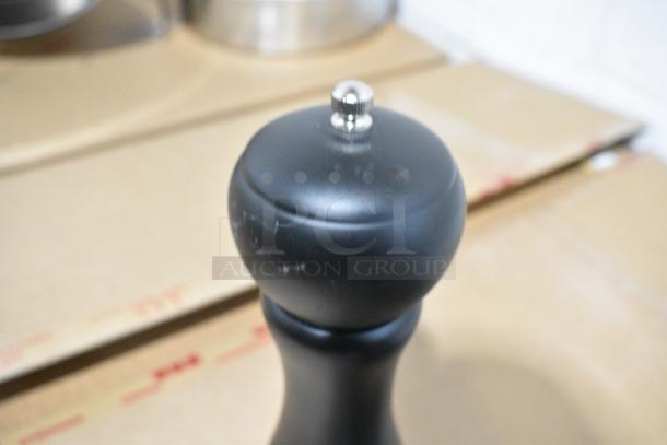BRAND NEW SCRATCH AND DENT! Salt/Pepper Grinder - Image 2 of 3
