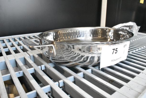 BRAND NEW SCRATCH AND DENT! Bon Chef 60002HF Cucina 2.5 Qt. Hammered Finish Stainless Steel Oval Au Gratin - Image 2 of 4