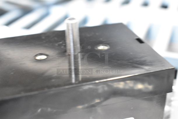 BRAND NEW SCRATCH AND DENT! Garland / US Range 2432000 Thermostat HP2432000 - Image 5 of 7