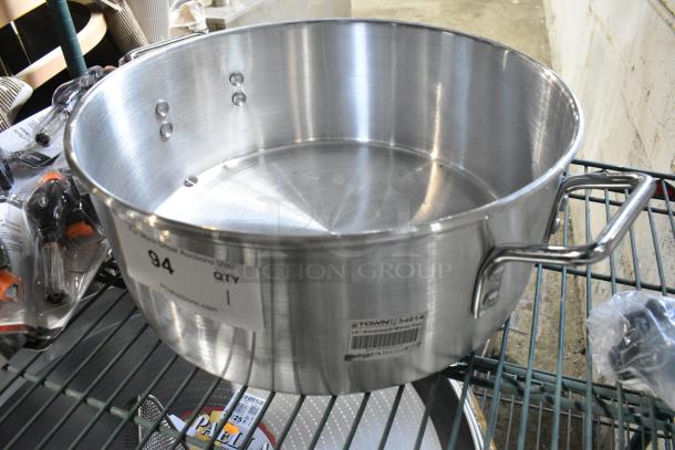 BRAND NEW SCRATCH AND DENT! Town 34614 14 Qt. Aluminum Steamer Water Pan - Image 3 of 4
