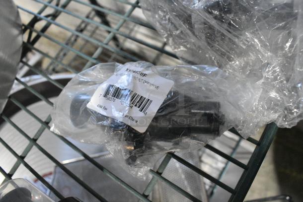 6 BRAND NEW SCRATCH AND DENT! Lavex 712X104838F Replacement Pump with Shutoff Valve for Soap / Sanitizer Dispensers. 6 Times Your Bid! - Image 3 of 4