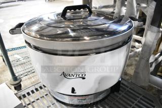 BRAND NEW SCRATCH AND DENT! Avantco 177GRCB110NAT GRCNAT Natural Gas 110 Cup (55 Cup Raw) Gas Rice Cooker / Warmer - 24,000 BTU