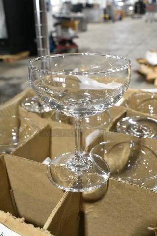 BRAND NEW SCRATCH AND DENT! Box of 9 Acopa 5535457 7 oz. Coupe Cocktail Glass