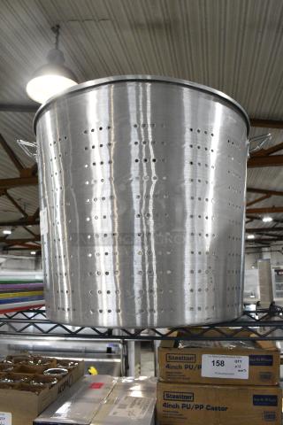 BRAND NEW SCRATCH AND DENT! Town 38020 150 Qt. Aluminum Vegetable Colander