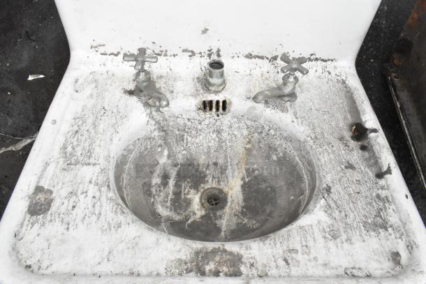 ANTIQUE! Single Bay Wall Mount Sink. Unit Was Removed from an 1800s Lancaster City Building. - Image 4 of 4