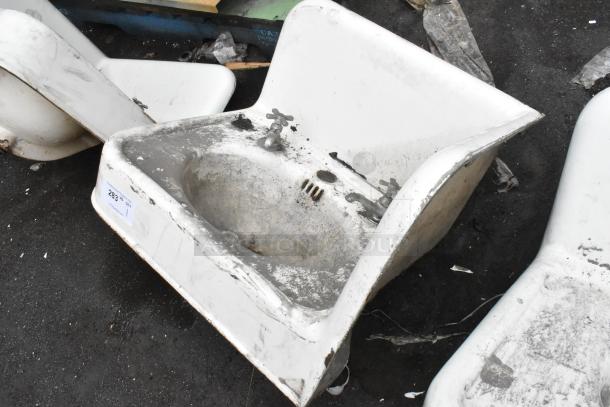 ANTIQUE! Single Bay Wall Mount Sink. Unit Was Removed from an 1800s Lancaster City Building. - Image 3 of 4