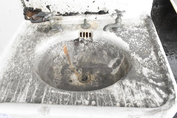 ANTIQUE! Single Bay Wall Mount Sink. Unit Was Removed from an 1800s Lancaster City Building. - Image 4 of 4