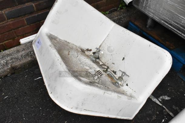 ANTIQUE! Single Bay Wall Mount Sink. Unit Was Removed from an 1800s Lancaster City Building. - Image 3 of 4