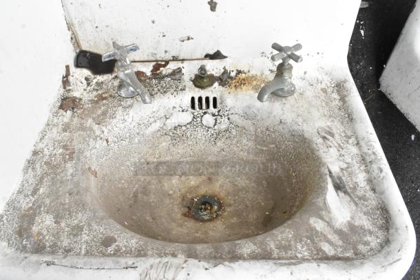 ANTIQUE! Single Bay Wall Mount Sink. Unit Was Removed from an 1800s Lancaster City Building. - Image 4 of 4