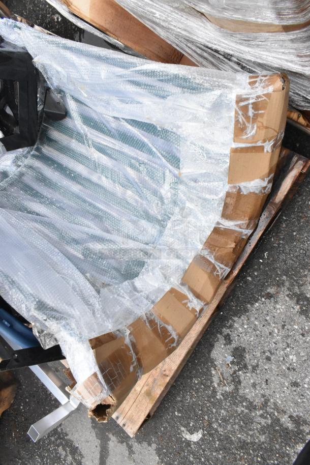 8 BRAND NEW SCRATCH AND DENT! Items Including 600DUN2036 Regency 36" x 20" x 8" Aluminum Dunnage Rack - 1630 lb. Capacity, Trah Can Lid. 8 Times Your Bid! - Image 5 of 6