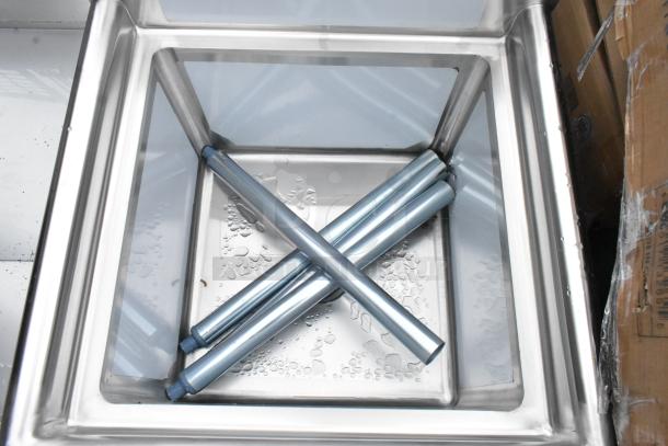 BRAND NEW SCRATCH AND DENT! Steelton 522CS11818N 23 1/2" 18-Gauge Stainless Steel One Compartment Commercial Sink without Drainboard - 18" x 18" x 12" Bowl - Image 4 of 6
