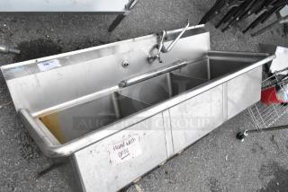 Green World TSA-3-N Stainless Steel 3 Bay Sink. Missing 3 Legs.