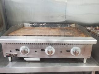 Patriot Platinum 36" Natural Gas Griddle. Stand NOT included.