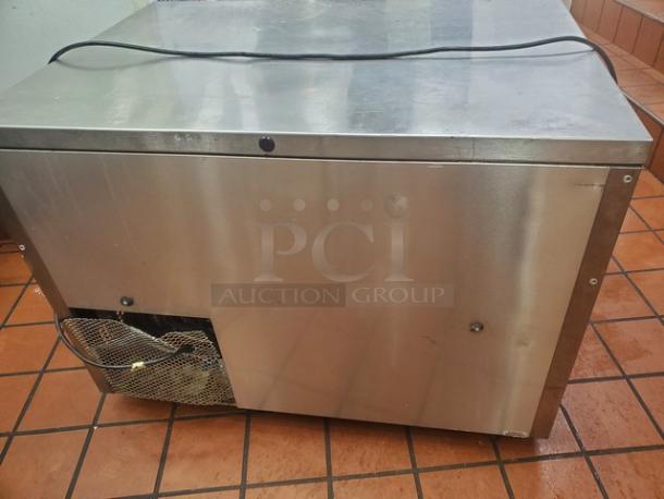 True TUC-44 Deep Undercounter Refrigerator. On Casters. Good Working Condition. - Image 7 of 7
