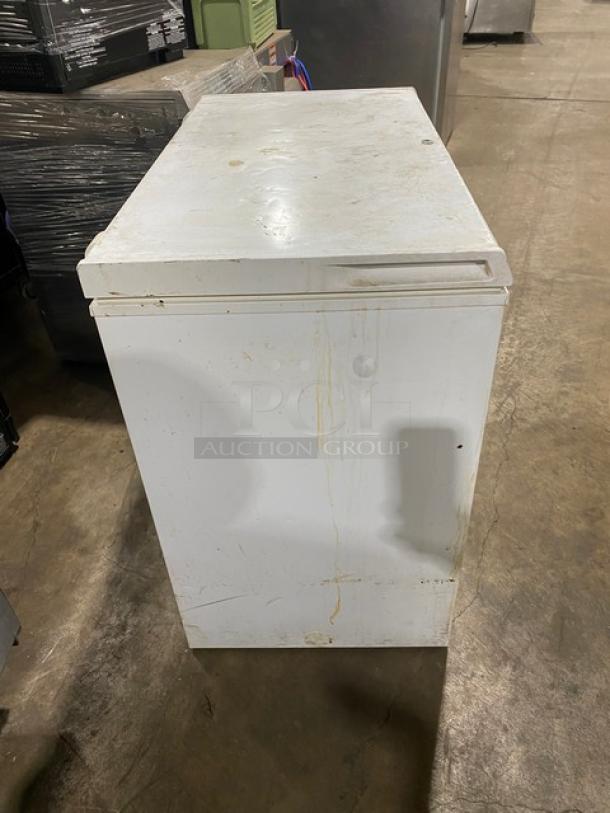 Haier Commercial White Free- Standing Chest Freezer! With Top Hinged Lift-Up Style Lid! Model: HE71CL53NW SN: B300G0E6K00WTF4E1308! 115V 1 Phase! WORKING WHEN REMOVED! - Image 3 of 7