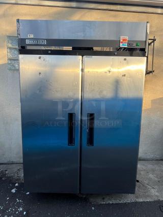 Maxx Cold 54" Two Section Reach In Refrigerator, (2) Left/Right Hinge Solid Doors, 115v