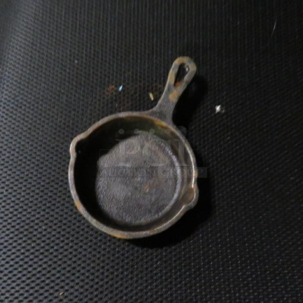 One Lot Of 25 Small Cast Iron Skillets. - Image 1 of 1
