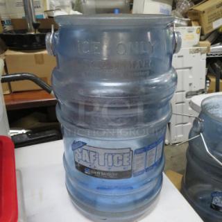 One San Jamar Ice Bucket - Item #1192026