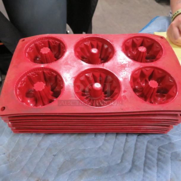 6 Hole Silicone Mini Bundt Cake Mold. 10XBID - Image 1 of 1