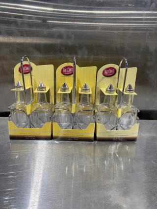 BRAND NEW! TableCraft Commercial Clear Glass 6 Oz. Oil & Vinegar Cruet Set! With Chrome Plated Caddy! Model: H600N2! 3X Your Bid!