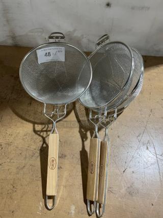 BRAND NEW! TableCraft Commercial Heavy-Duty 8.75" Round Reinforced Double Mesh Tin Strainer! With Wooden Handle! Model: 1021! 6X Your Bid!