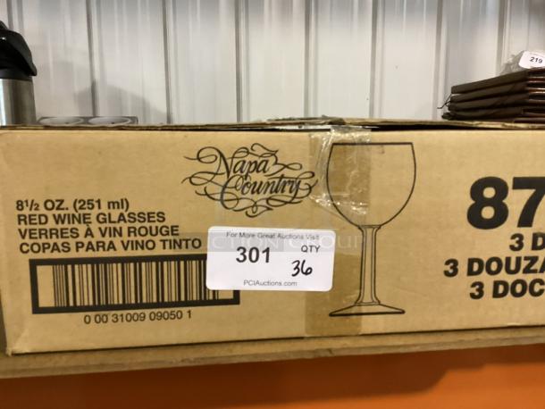 Box of Napa Country red wine glasses, 8½ oz size, contains 36 units, in cardboard packaging.
