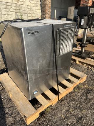 Wow!! Hoshizaki 2000 Lb. Stainless Steel Flake Ice Maker W/O Storage Means. - Item #1187900
