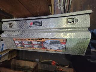 48" Tractor Supply Chest Locking Toolbox! Diamond Tread Aluminum