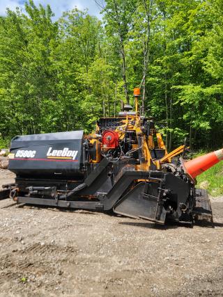 2015 LeeBoy 8500C Paver! Work Ready! Screed, Tracks, Conveyors, Deck all in good working condition!